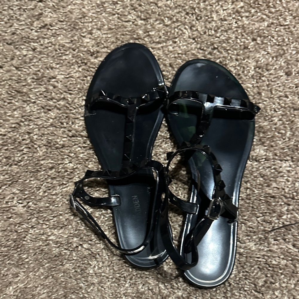Steven Madden Stylish Black Sandals